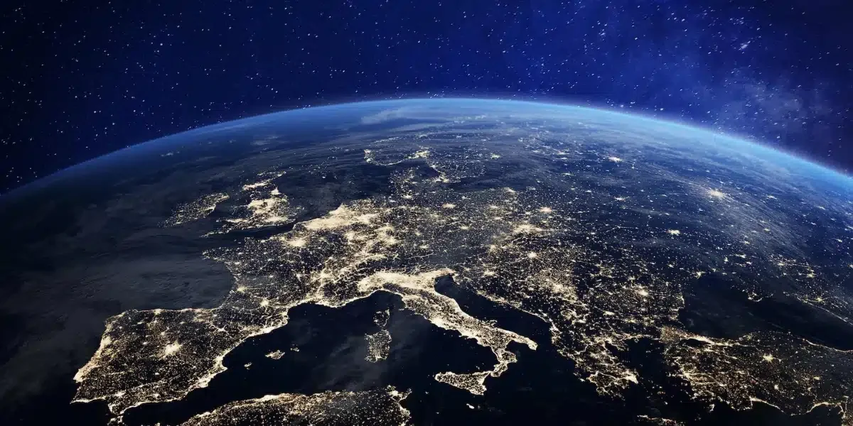 Photo de l'Europe vue du ciel de nuit